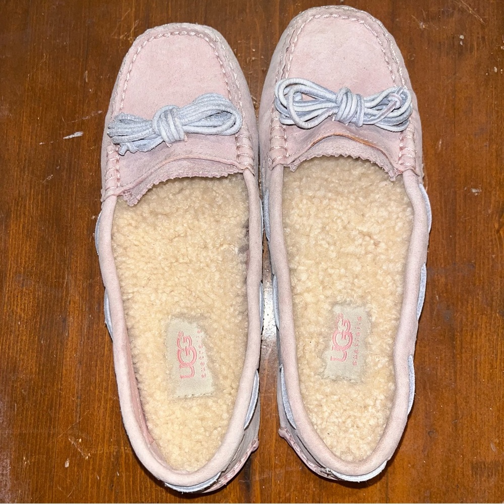 UGG size 6 Driving Shoe / Moccassin Light Pink